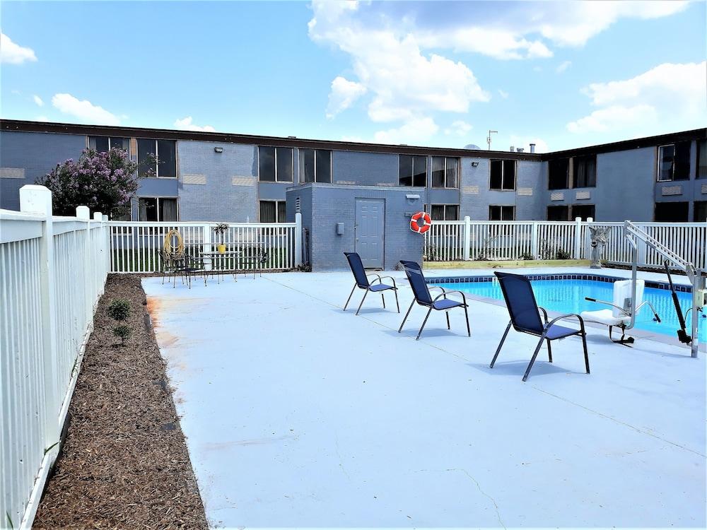 Madison Inn and Suites photo 32
