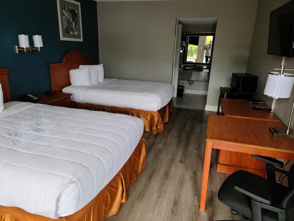 Baymont by Wyndham Marianna photo 15