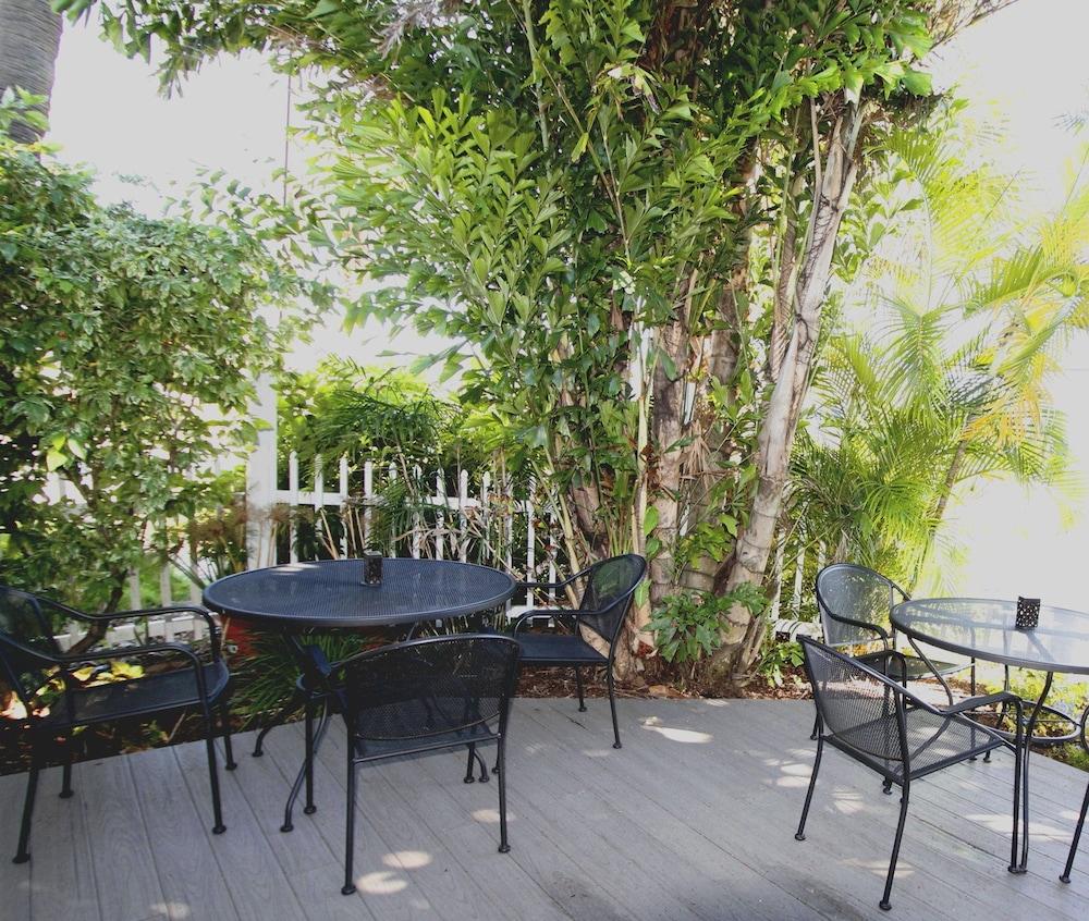 Island Breeze Inn photo 38