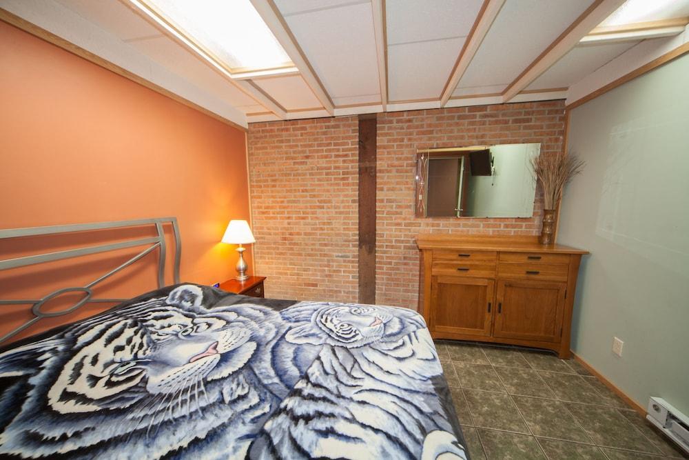 Log Cabin Lodge & Suites photo 82