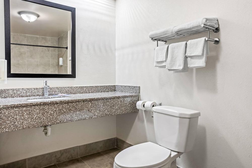 Econo Lodge Jesup photo 34