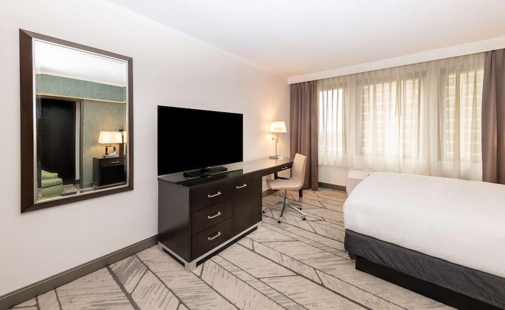 DoubleTree by Hilton Newark Penn Station photo 39