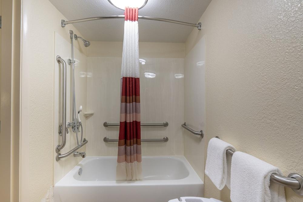 Red Roof Inn Indianapolis - Castleton photo 5
