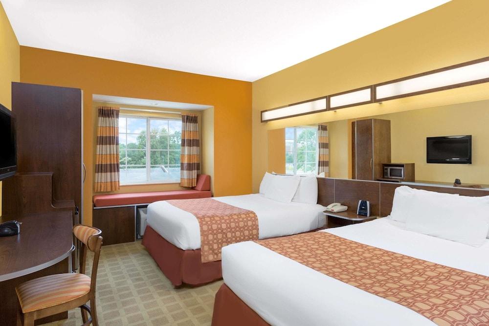 Microtel Inn & Suites by Wyndham Greenville/University Medic photo 13