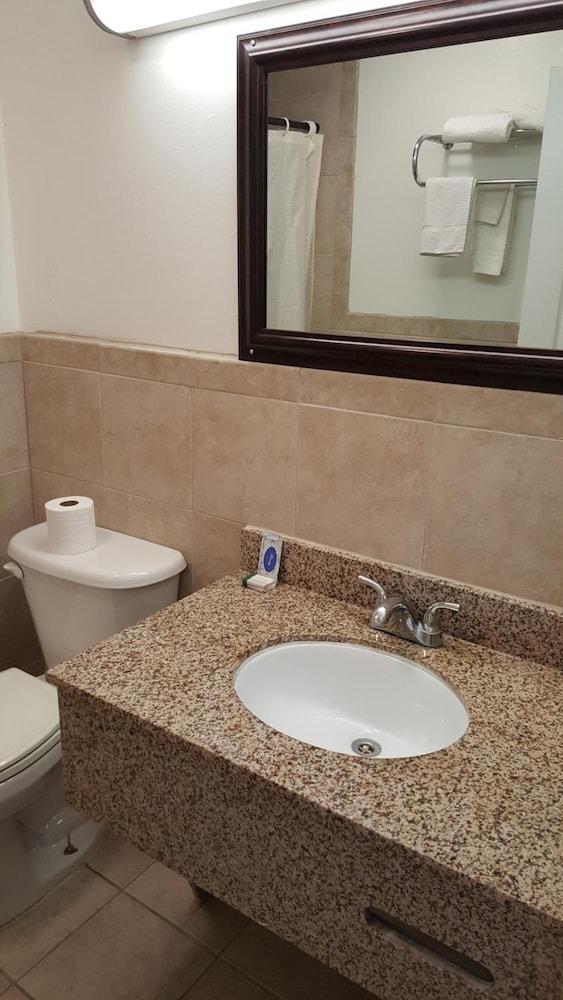 Luxury Inn & RV Park photo 14