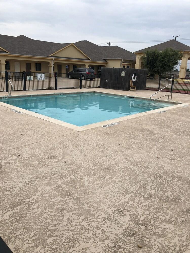 Whitesboro Inn & Suites photo 22