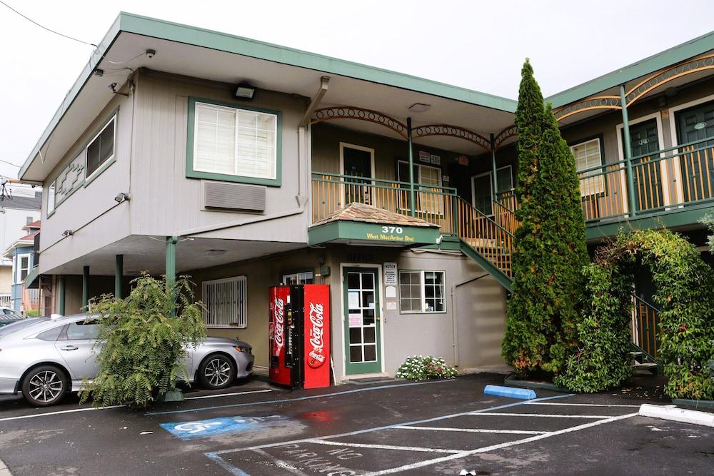 Value Inn photo 19