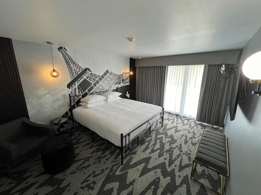 Lighthouse Inn & Suites photo 10