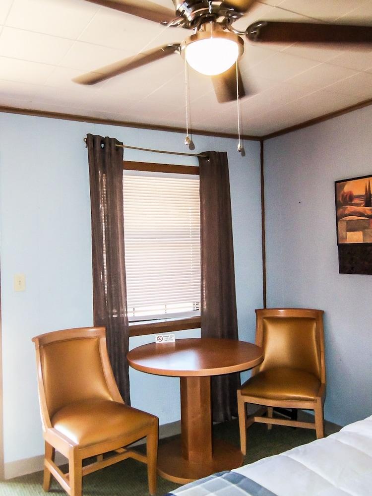 The Gold Pan Motel photo 25
