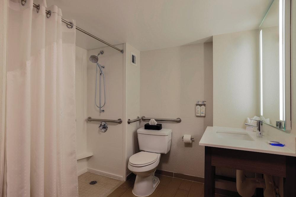 Holiday Inn Express Burlington by IHG photo 30