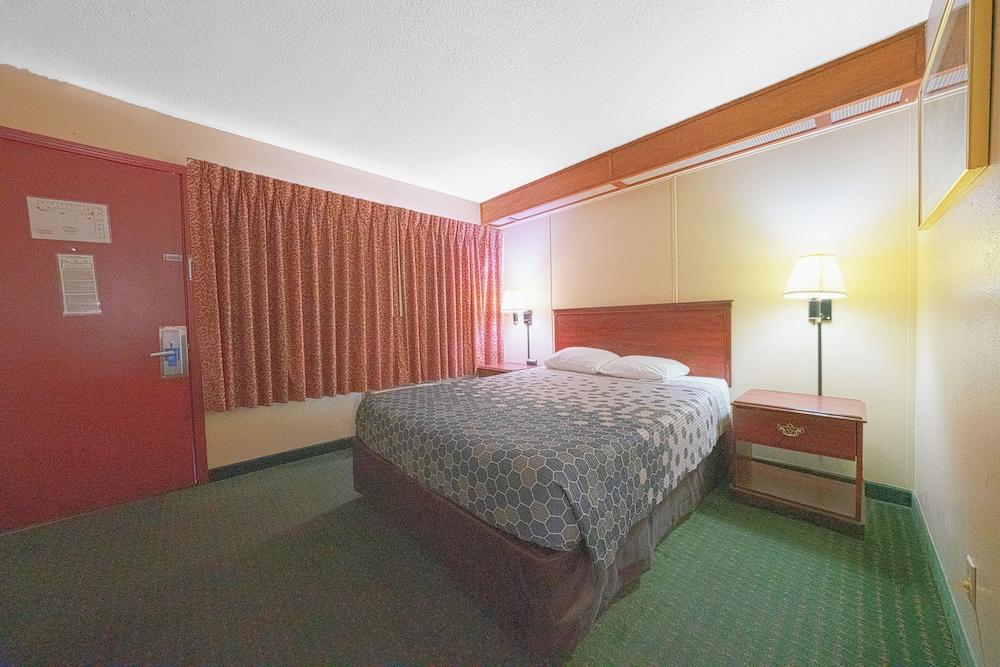 Broadway Inn photo 27
