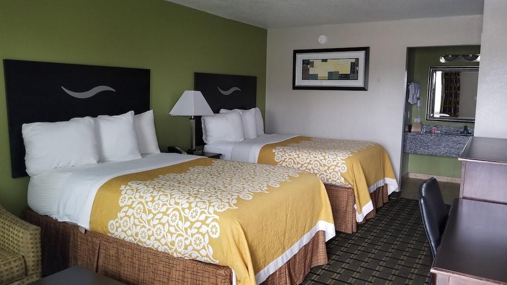 Days Inn by Wyndham West Memphis photo 11