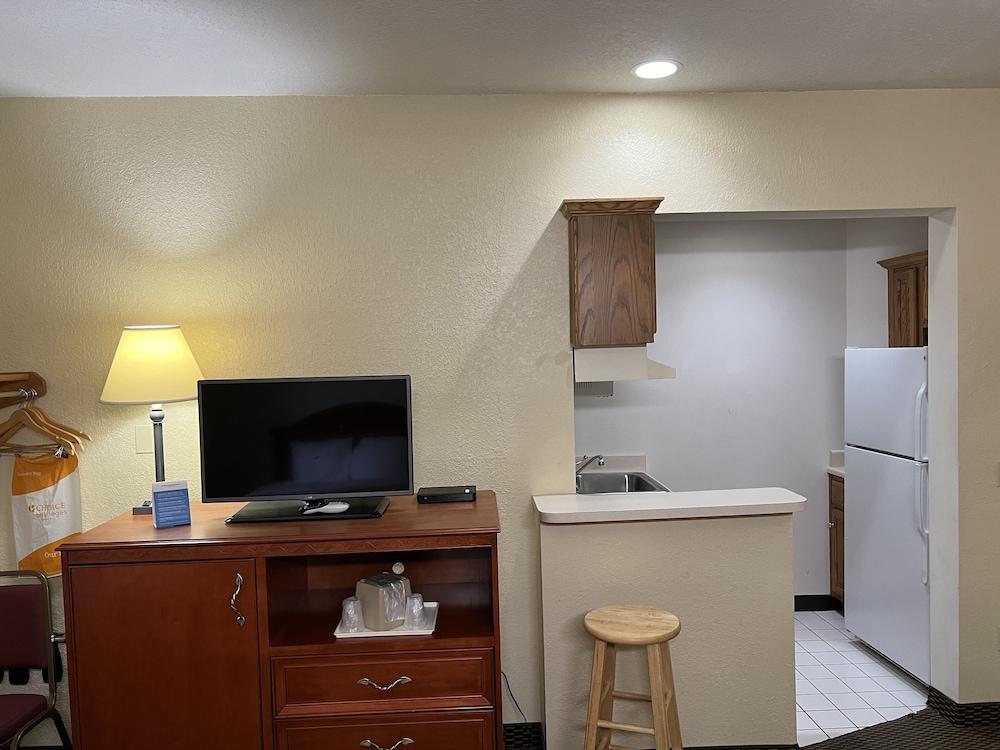Express Inn & Suites photo 35
