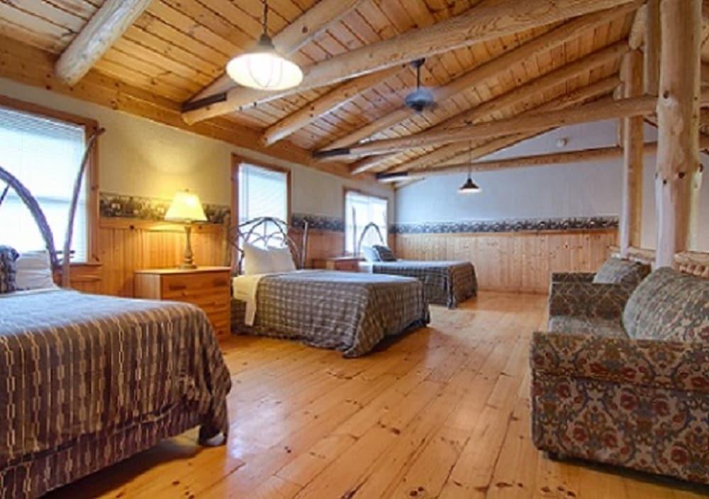 The Smokehouse Lodge and Cabins photo 5