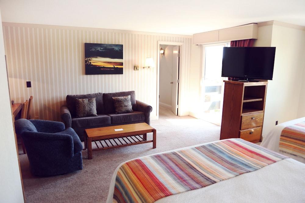 Coachman Inn & Suites photo 14