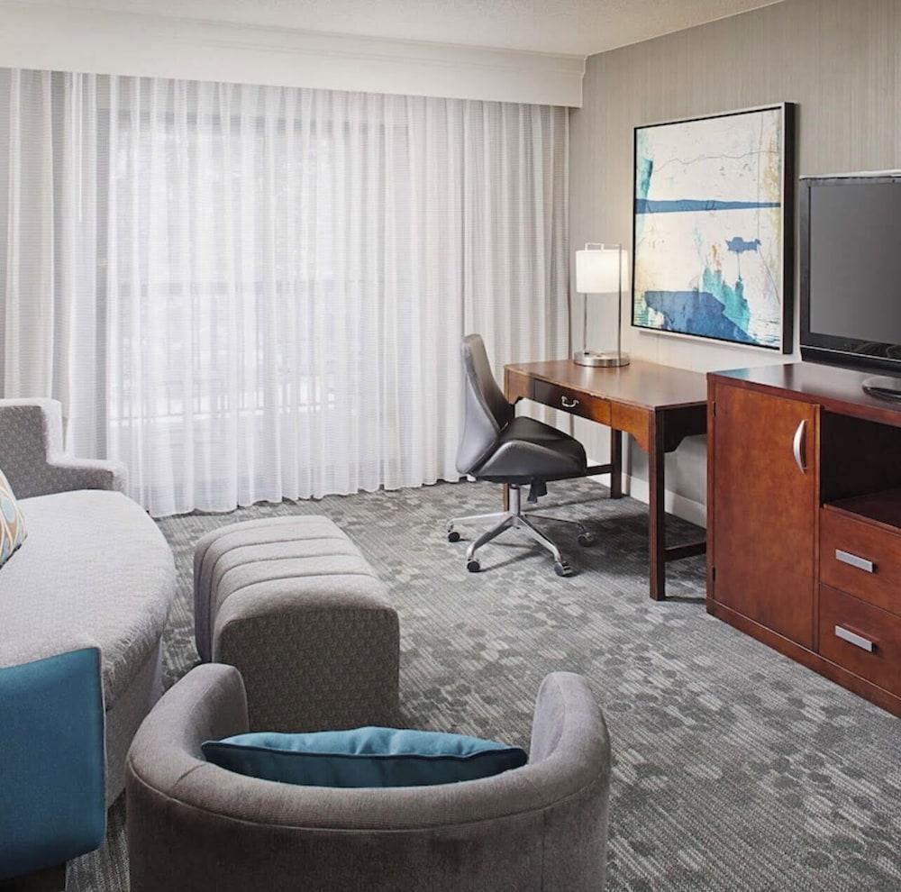 Country Inn & Suites by Radisson, Columbus-Edinburgh photo 35