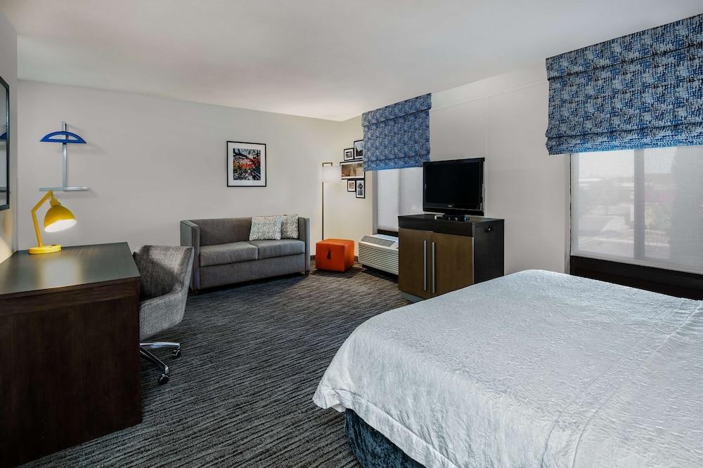 Hampton Inn & Suites San Marcos photo 9