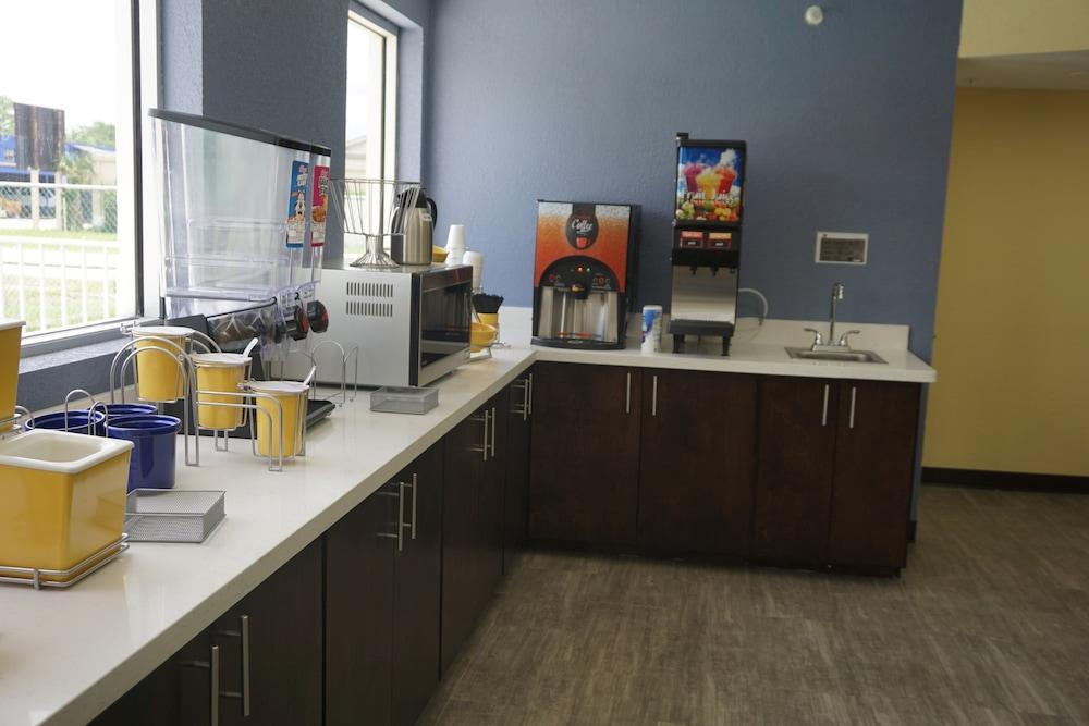Days Inn by Wyndham Apopka/Orlando photo 44