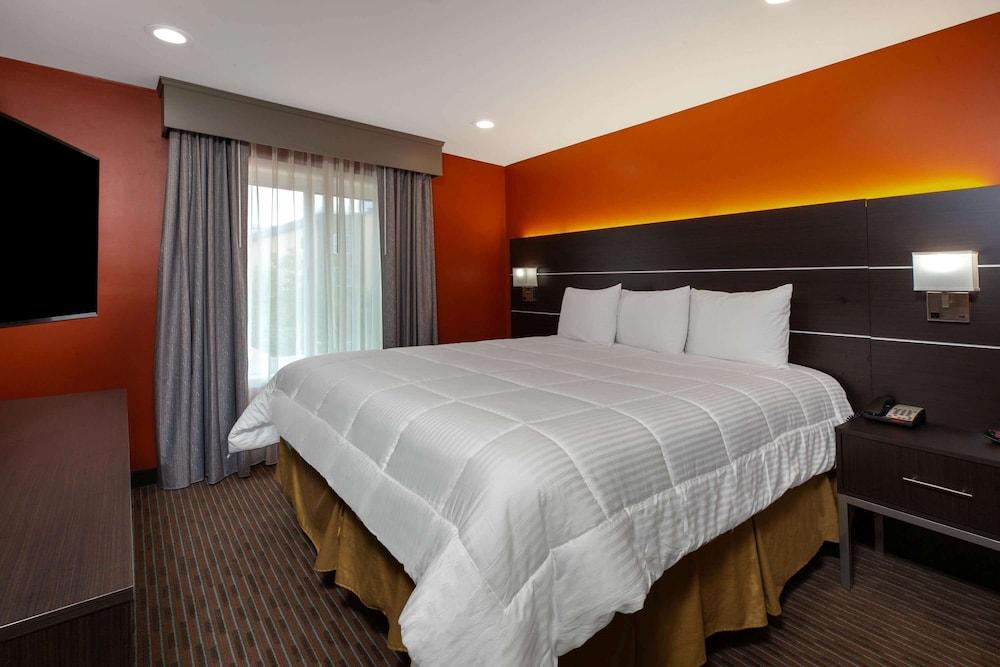 Hotel Vinea, a Travelodge by Wyndham photo 16