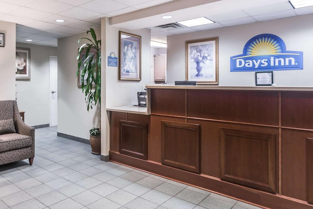 Days Inn by Wyndham Chiefland photo 2