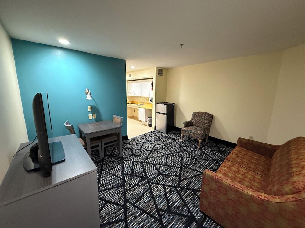 Plymouth Bay Inn and Suites photo 27