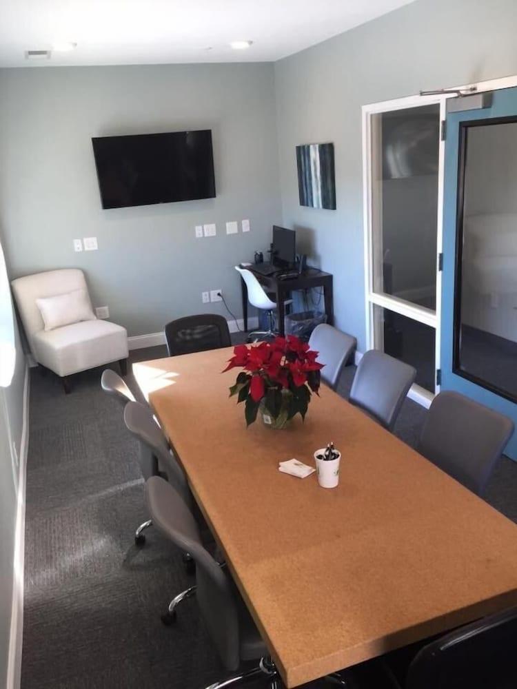 The Acorn Suites photo 31