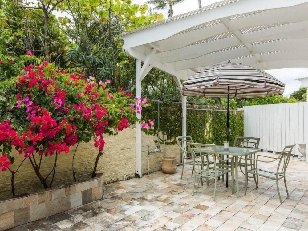 Helen's Beach House 6 Bedroom Home by RedAwning photo 2