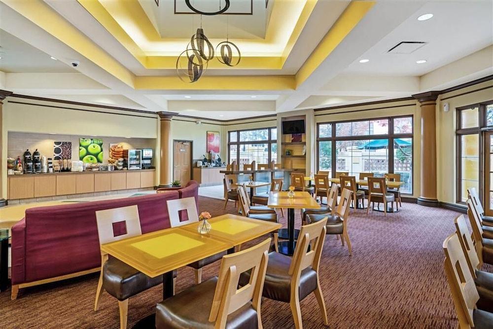 Holiday Inn Express & Suites Memphis East by IHG photo 39
