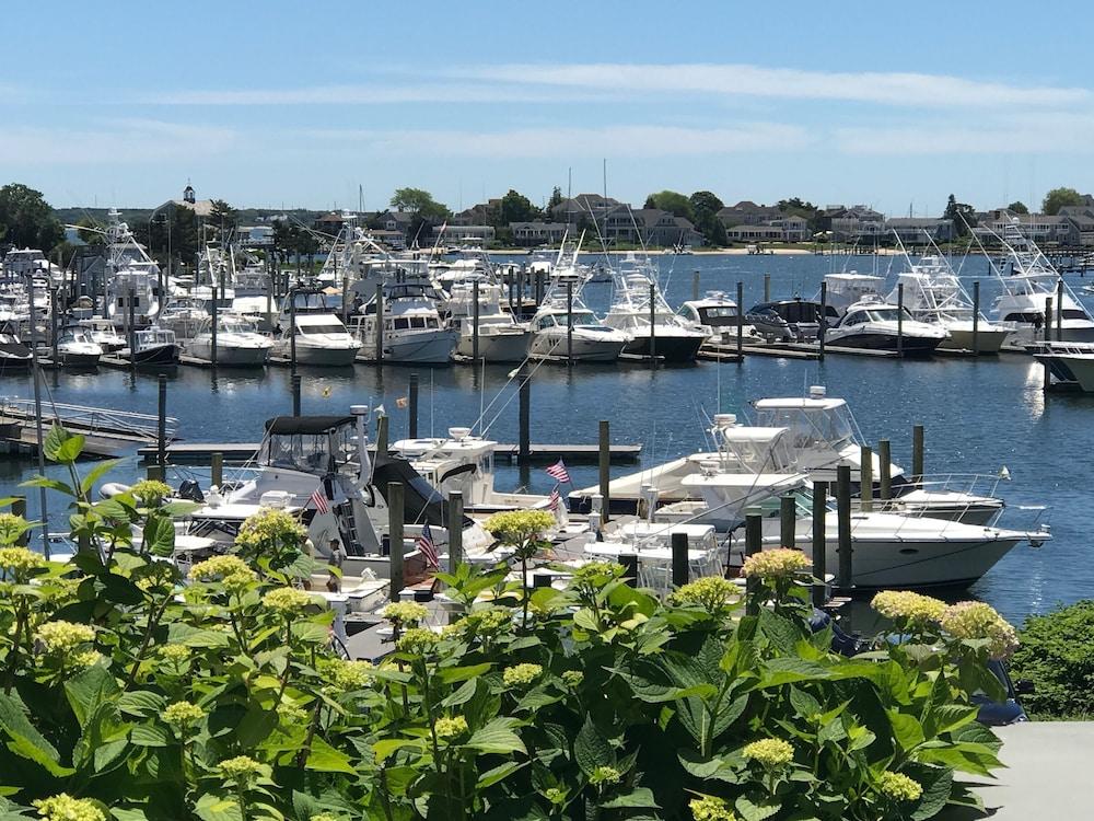 Anchor In Distinctive Waterfront Lodging photo 12