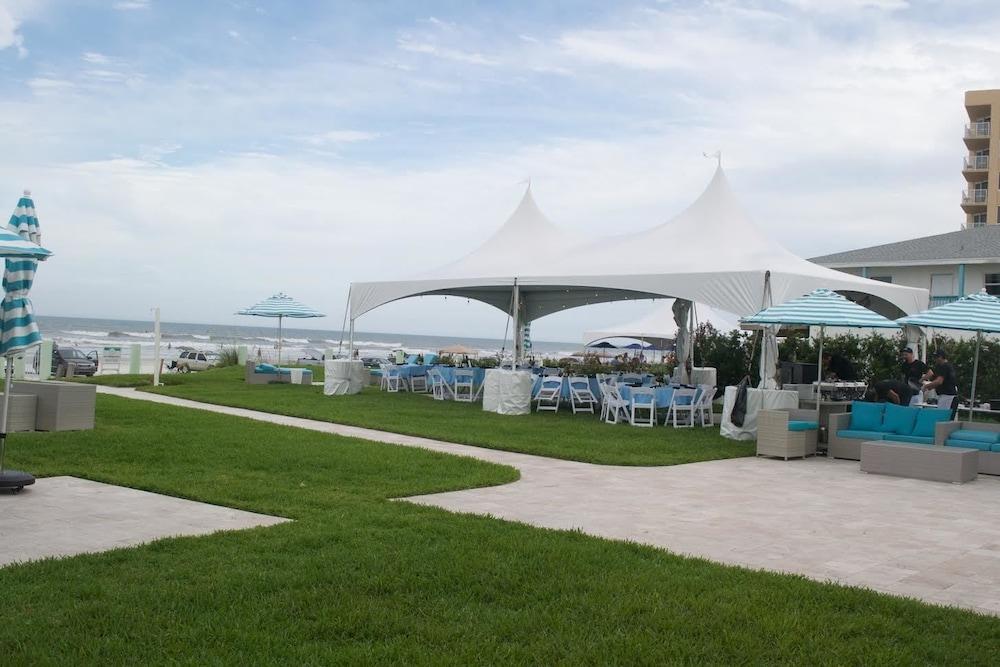 The Salty Mermaid Oceanfront Hotel photo 3