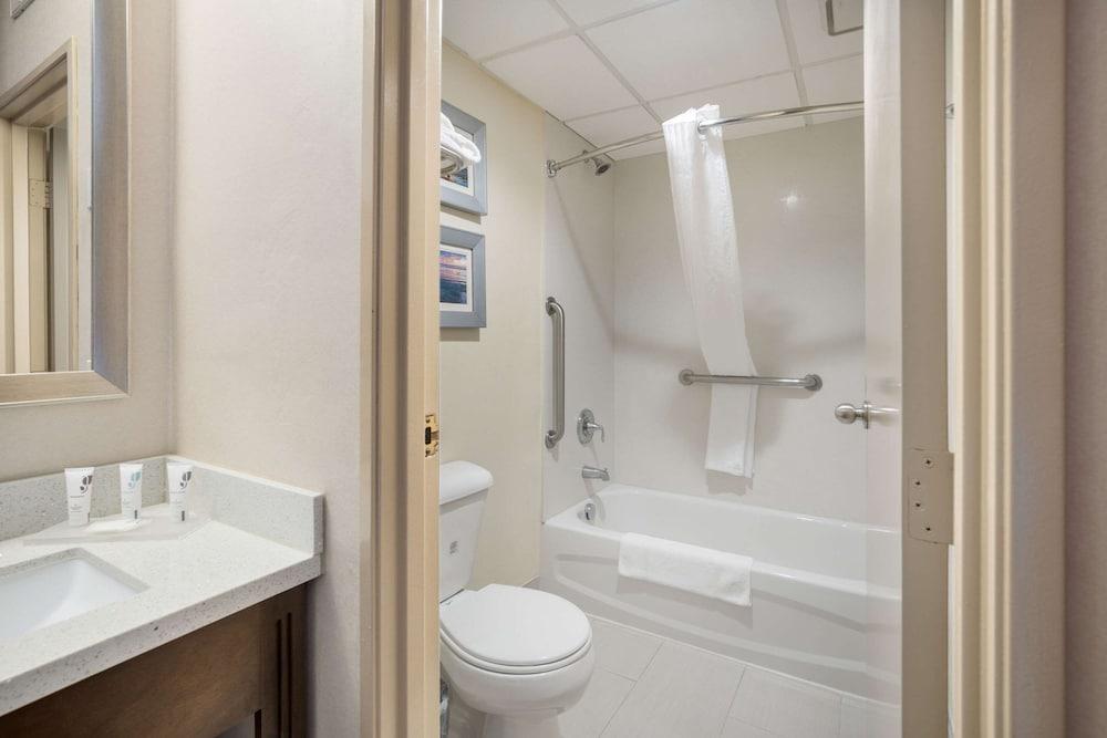MainStay Suites John Wayne Airport by Choice Hotels photo 63