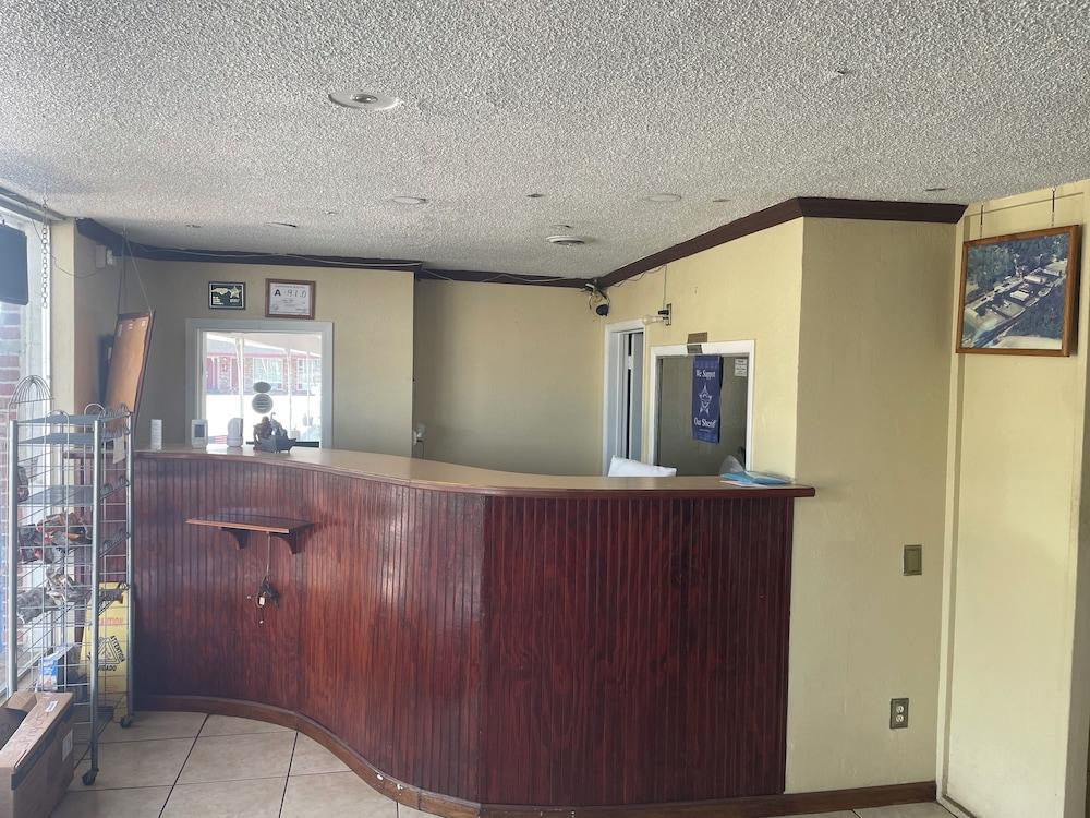 Holiday Motel photo 2