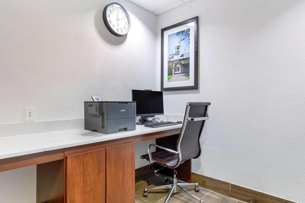 Comfort Suites Copperas Cove photo 13