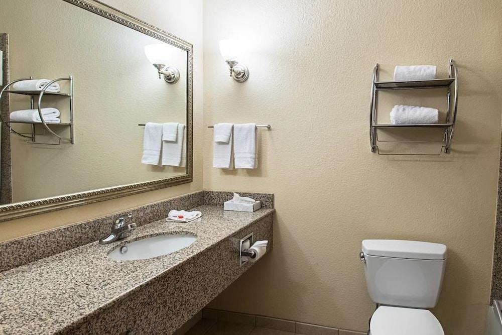 Days Inn by Wyndham Copperas Cove photo 12