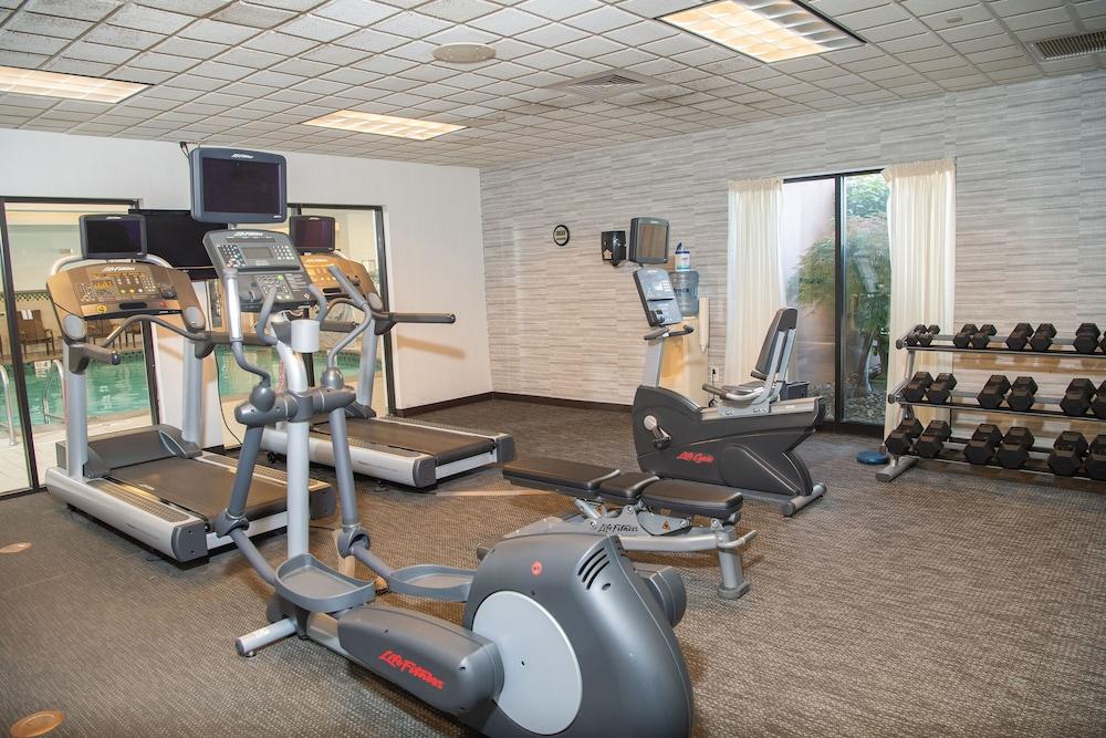 Courtyard by Marriott Erie photo 25