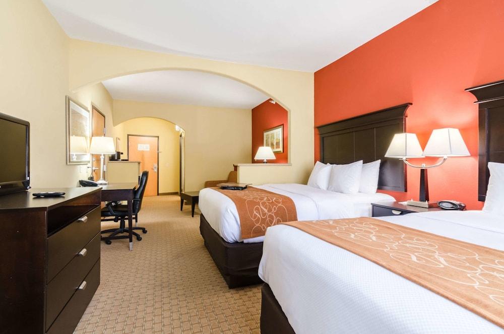 Comfort Suites Salina South photo 87