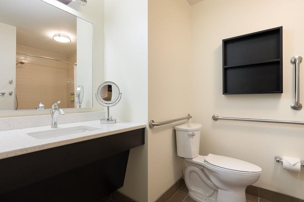 Candlewood Suites Lenexa - Overland Park Area by IHG photo 35