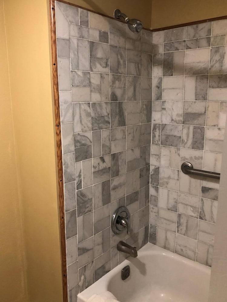 America's Best Inn photo 32