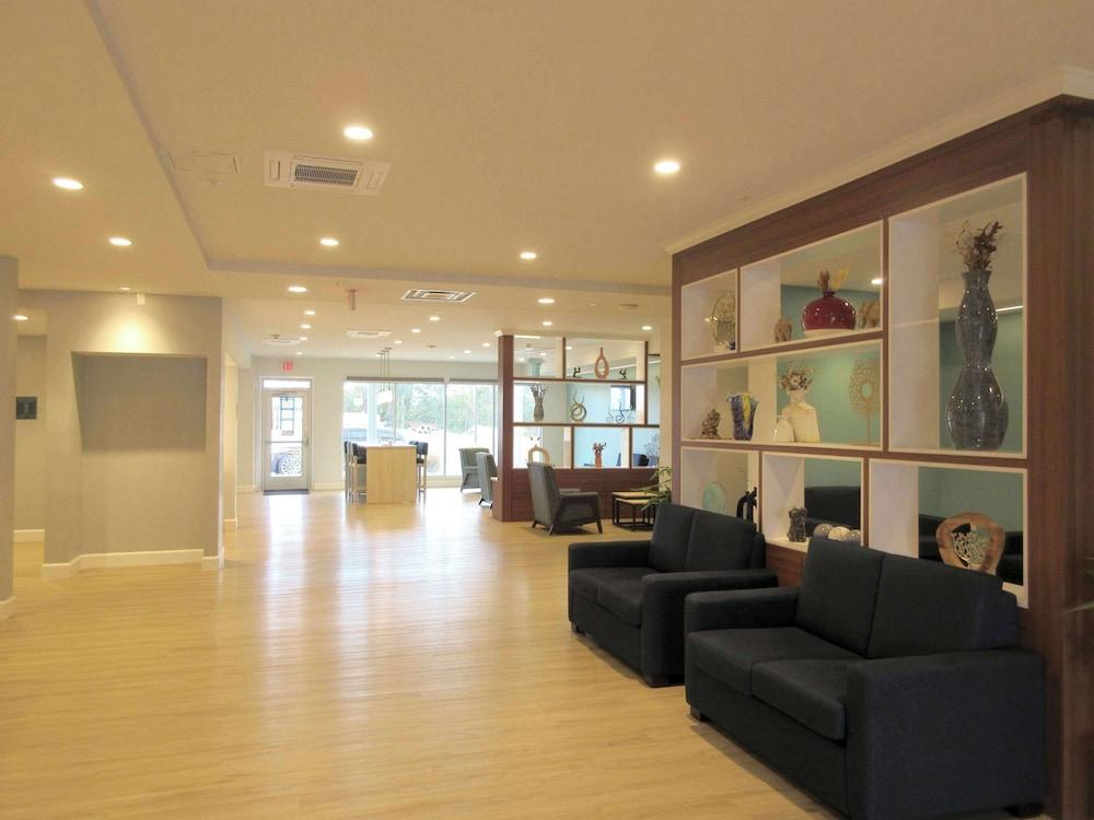 MainStay Suites Chesapeake - Greenbrier photo 2