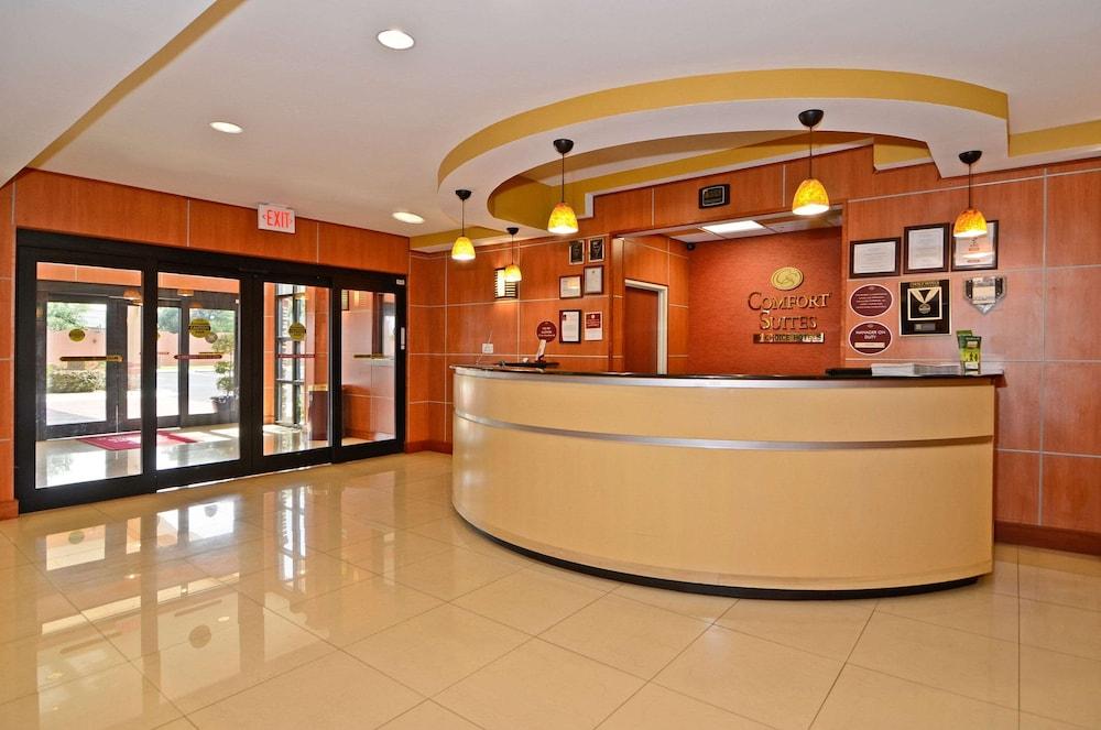 Comfort Suites photo 3