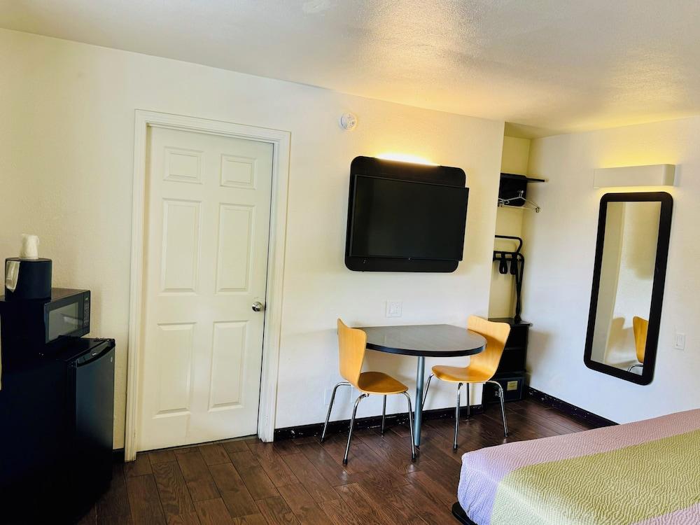 Fisherman's Cove Inn photo 11