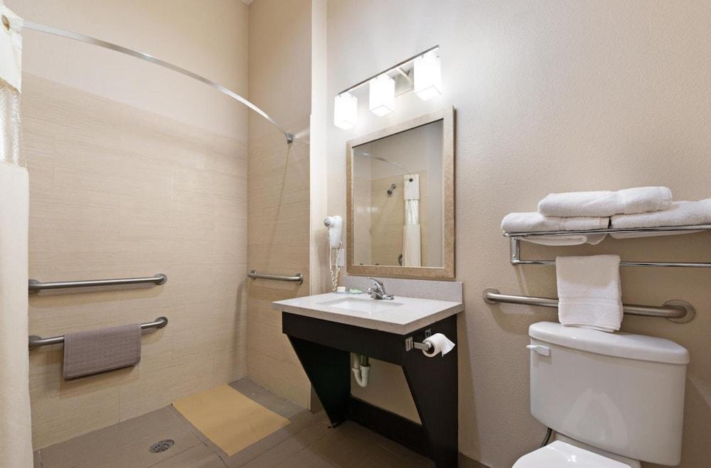 Residency Suites - Cotulla photo 12