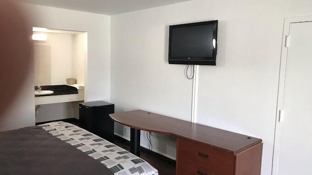 Regency Inn photo 4