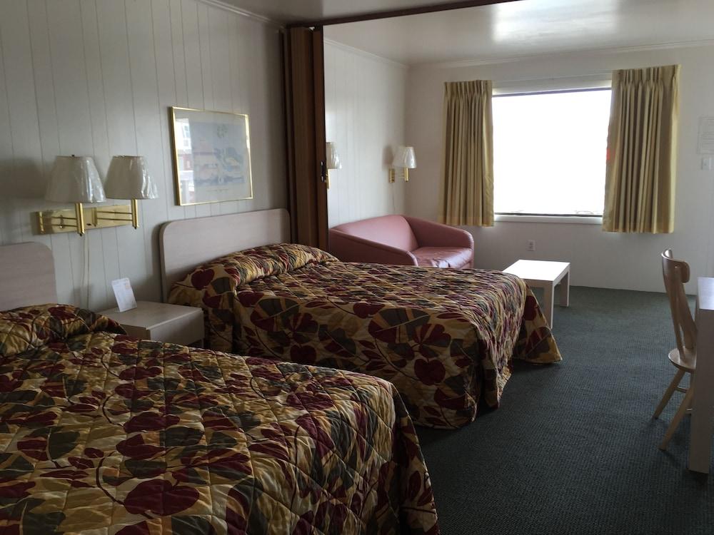Fish Tales Boardwalk Inn photo 7