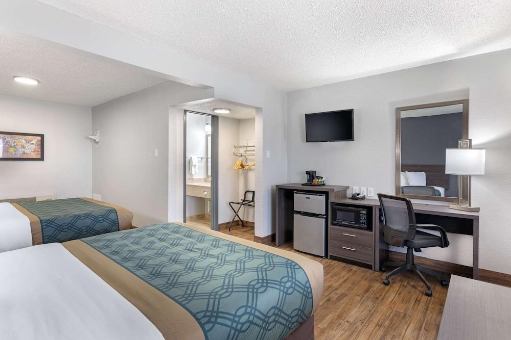 Econo Lodge Inn & Suites Socorro photo 24