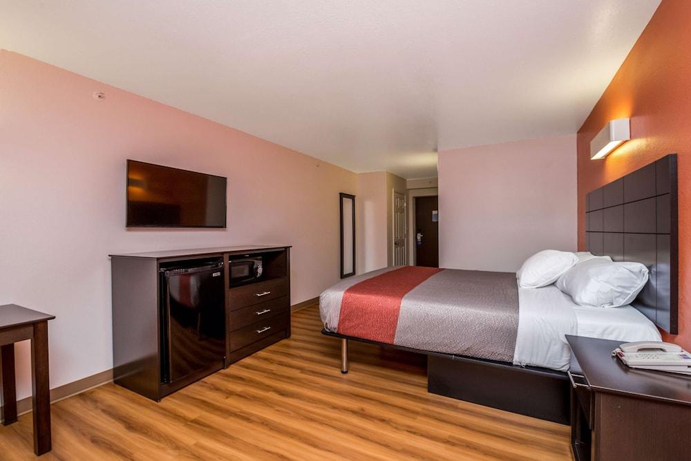Motel 6 Peoria, IL photo 22
