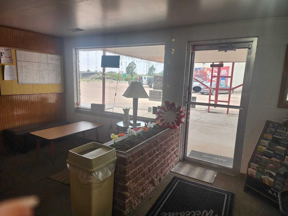 First Inn By OYO Quinter Hwy 70 photo 15