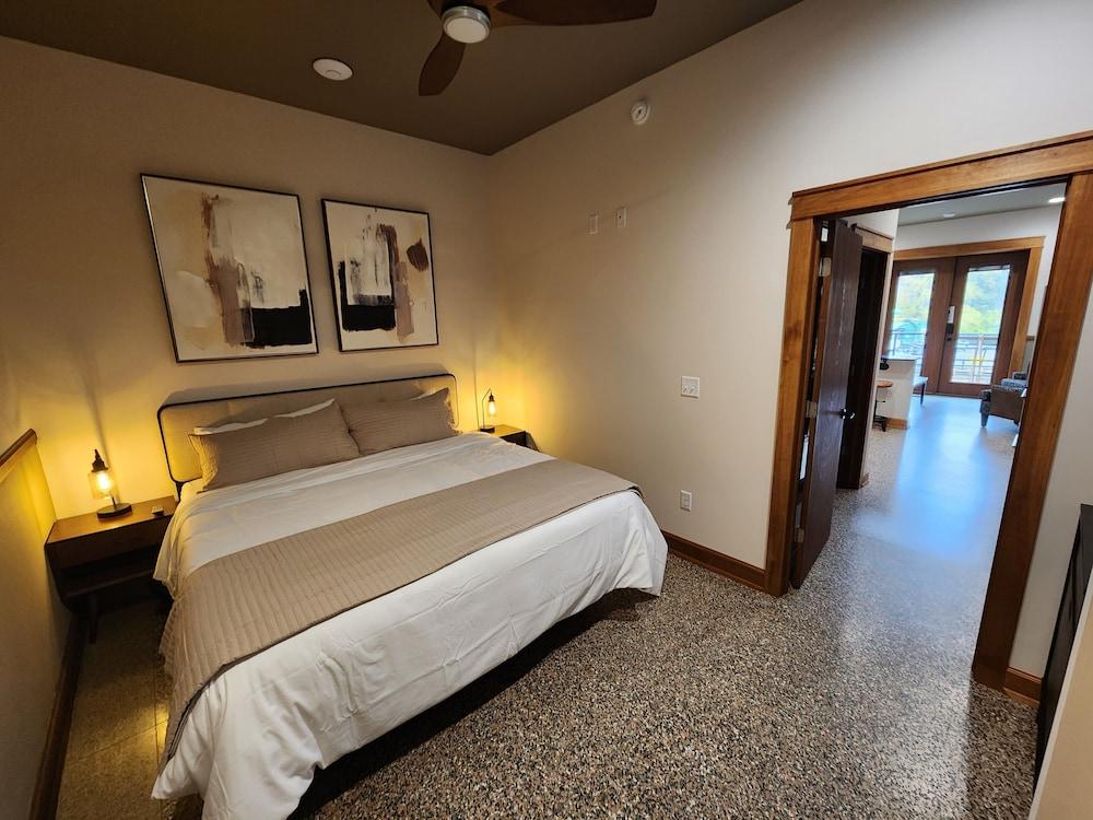 The Lodge Luxury Suites photo 33