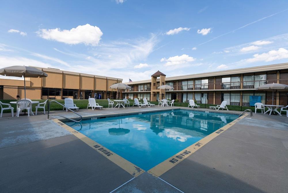 Super 8 by Wyndham Goldsboro photo 10