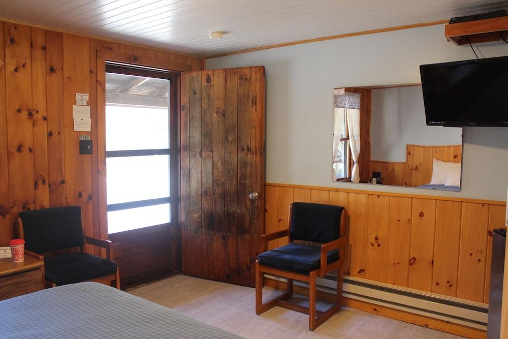 Blueberry Hill Motel photo 2